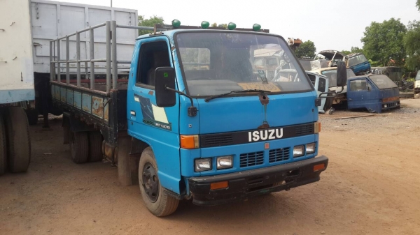 ขายด่วน6ล้อเล็ก อีซูซุ100แรง ช่วงยาว4เมตรรถพร้อมใช้ทะเบียนม.79