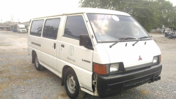 รถตู้ มิตซูบิชิ L300