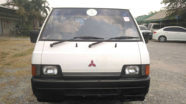 รถตู้ มิตซูบิชิ L300