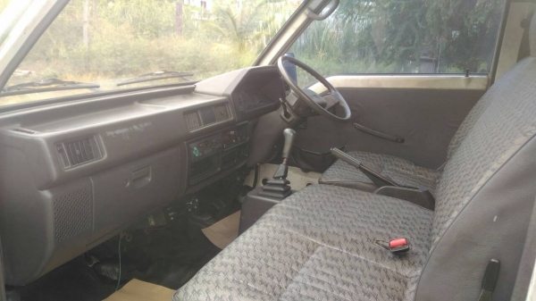 รถตู้ มิตซูบิชิ L300