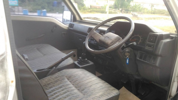 รถตู้ มิตซูบิชิ L300