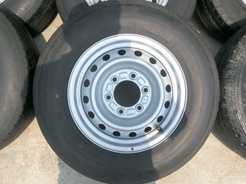 ขายล้อกะทะ15 6รู ยาง195R15 ปี 13 4 ล้อ5500 ขายล้อกะทะ15 6รู ยาง195R15 ปี 13 4 ล้อ5500