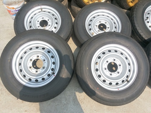 ขายล้อกะทะ15 6รู ยาง195R15 ปี 13  4 ล้อ5500