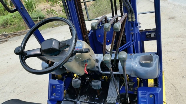 ขายด่วนรถยกKOMATSU FG15-16ยก1.5ตันเสาสูง3เมตรงาหมูน360องศาชั่วโม่งทำงานน้อยรถนอกเพิ่งนำเข้ามายังไม่เคยใช้งานในเมืองไทยเลย