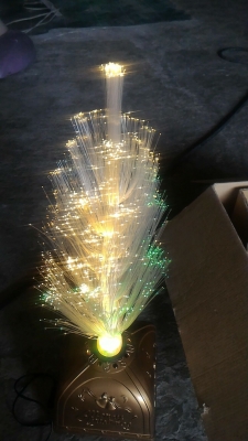 ชุดตันไม้เส้นไยเปลียนสีได้ เป็นเส้นไยใสแสงจะส่องผ่านมาจากข้างล่างสวยๆ