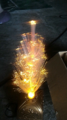 ชุดตันไม้เส้นไยเปลียนสีได้ เป็นเส้นไยใสแสงจะส่องผ่านมาจากข้างล่างสวยๆ