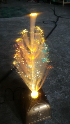 ชุดตันไม้เส้นไยเปลียนสีได้ เป็นเส้นไยใสแสงจะส่องผ่านมาจากข้างล่างสวยๆ