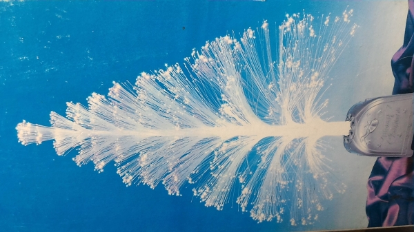 ชุดตันไม้เส้นไยเปลียนสีได้ เป็นเส้นไยใสแสงจะส่องผ่านมาจากข้างล่างสวยๆ