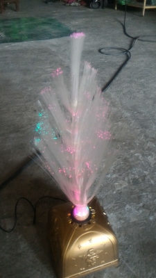 ชุดตันไม้เส้นไยเปลียนสีได้ เป็นเส้นไยใสแสงจะส่องผ่านมาจากข้างล่างสวยๆ