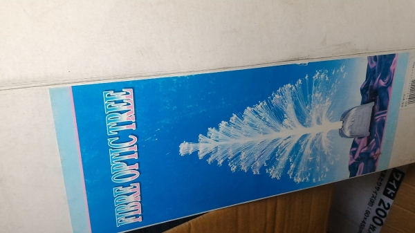 ชุดตันไม้เส้นไยเปลียนสีได้ เป็นเส้นไยใสแสงจะส่องผ่านมาจากข้างล่างสวยๆ