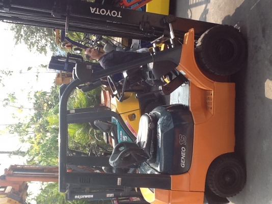 แหล่งรวมรถโฟลค์ลิฟท์งาเทฮิ้งค์ฟอร์คภาคตะวันออกงาเทงากระดกได้สำหรับตักยางก้อนยางถ้ายยางพาราและขี้ยาง