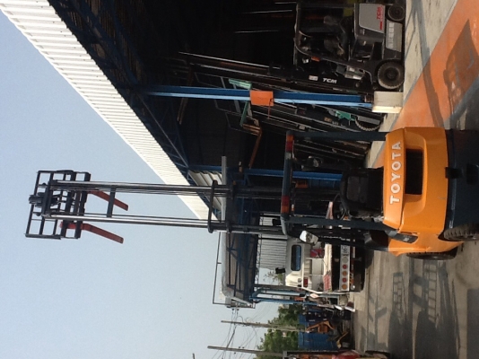 แหล่งรวมรถโฟลค์ลิฟท์งาเทฮิ้งค์ฟอร์คภาคตะวันออกงาเทงากระดกได้สำหรับตักยางก้อนยางถ้ายยางพาราและขี้ยาง