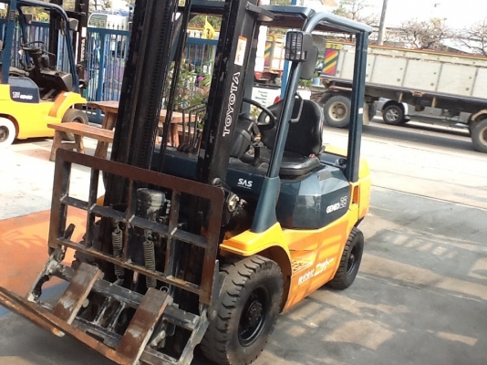 แหล่งรวมรถโฟลค์ลิฟท์งาเทฮิ้งค์ฟอร์คภาคตะวันออกงาเทงากระดกได้สำหรับตักยางก้อนยางถ้ายยางพาราและขี้ยาง