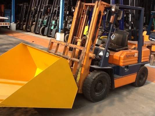 แหล่งรวมรถโฟลค์ลิฟท์งาเทฮิ้งค์ฟอร์คภาคตะวันออกงาเทงากระดกได้สำหรับตักยางก้อนยางถ้ายยางพาราและขี้ยาง