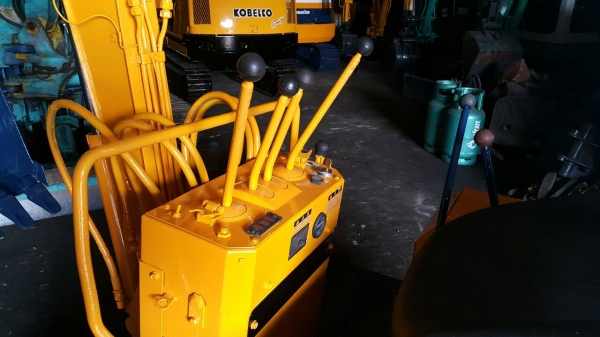 ขาย รถขุด KOMATSU รุ่น PC05 มือสองญี่ปุ่น เครื่องยนต์ดีเซล 3สูบ แทรกยางสวย สลักแน่น ลงดินบิดตัวแรงดี สามารถขึ้นรถปิคอัพ มือถือ/LINE ID : 0818753444 ขาย รถขุด KOMATSU รุ่น PC05 มือสองญี่ปุ่น เครื่องยนต์ดีเซล 3สูบ แทรกยางสวย สลักแน่น ลงดินบิดตัวแรงดี สามารถขึ้นรถปิคอัพ มือถือ/LINE ID : 0818753444