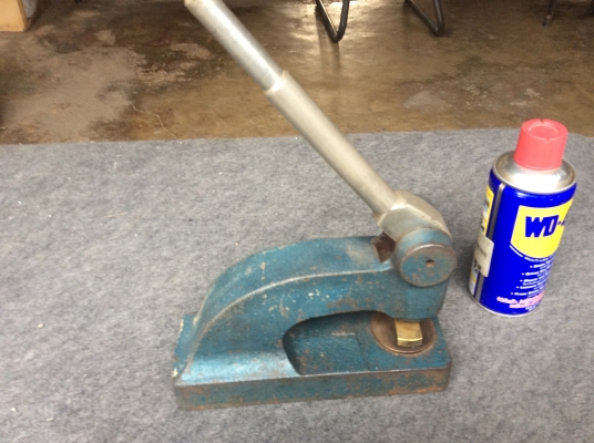 ---เครื่องปั๊มนูนมือโยก----