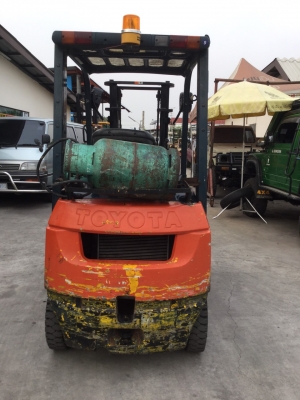 รถยก โตโยต้า รุ่น7 เสา3เมตร เบนซินติดแก๊ส