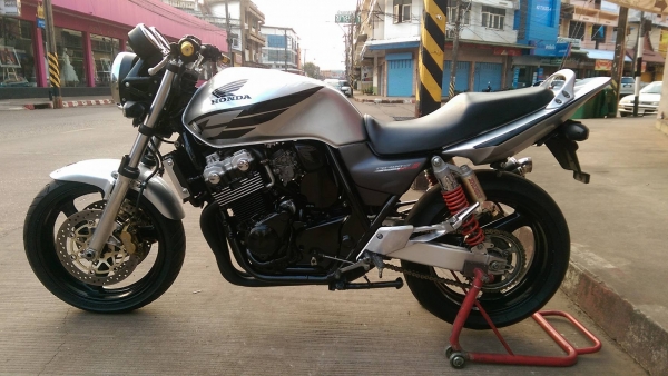 ขายคับ HONDA CB400 TECH3 ปี2006 กญแจชิฟ สีสวยพึงเก็บงาน ท่อแต่ง ไฟตาเพชร แฮนด์แต่ง อินวอยส์สรรพสามิตร ราคา 97500 บาท ส่งได้ทั่วไทยคับ สนใจติดต่อ 081-0578282 FACEBOOK ชาญณรงค์ ป๊อป ชัยอมฤต ไอดีไลน์ POPBIGBIKESAKON คับ สนใจรถสวย ถูก ดี ต้อง POP BIGBIKE SAKO