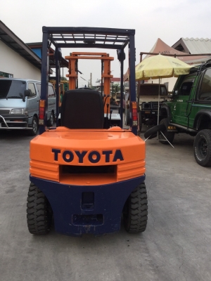 โฟล์คลิฟ Toyota รุ่น5 เครื่องดีเซล 2.5ตัน