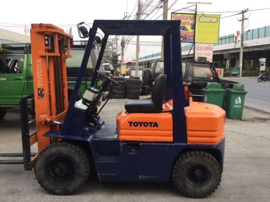 โฟล์คลิฟ Toyota รุ่น5 เครื่องดีเซล 2.5ตัน