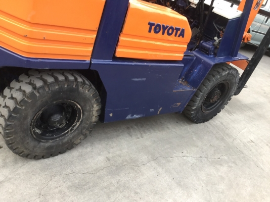 โฟล์คลิฟ Toyota รุ่น5 เครื่องดีเซล 2.5ตัน