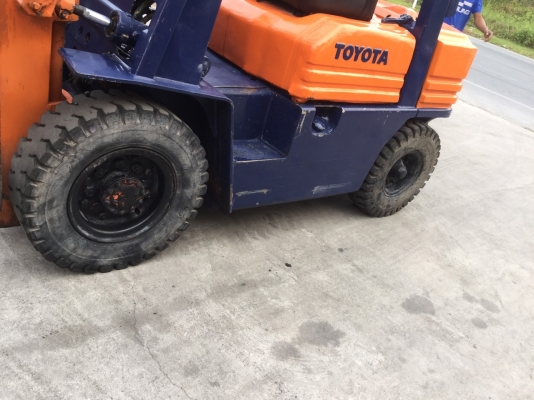 โฟล์คลิฟ Toyota รุ่น5 เครื่องดีเซล 2.5ตัน