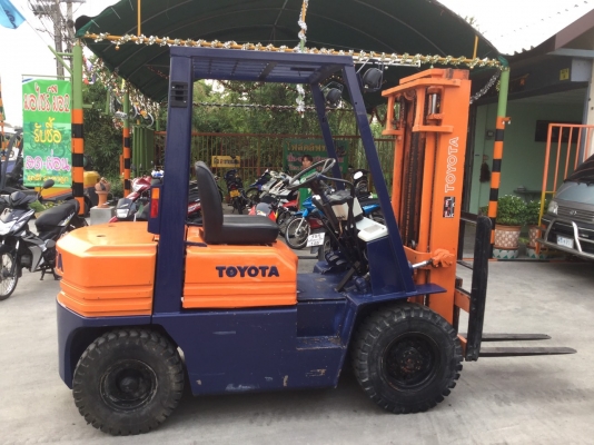 โฟล์คลิฟ Toyota รุ่น5 เครื่องดีเซล 2.5ตัน