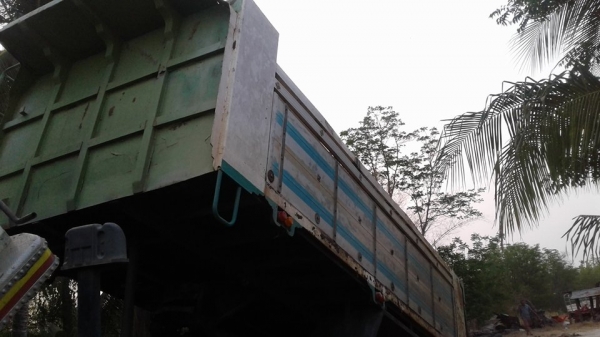 ขายกระบะดั้ม ข้างปิเนียม ราคา80,000พร้อมปั๊ม