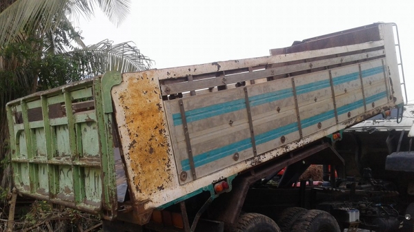 ขายกระบะดั้ม ข้างปิเนียม ราคา80,000พร้อมปั๊ม