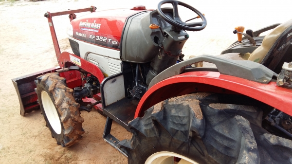 ขายยันม่ารEF352Tex แถม อุปกรณ์2อย่าง ผาน 5X22นิ้ว  ดันดินหน้า ถูกๆครับ