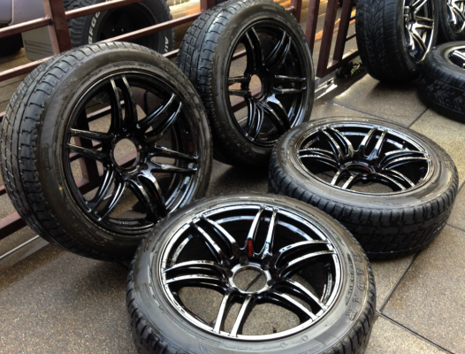 ล้อ MR II ขอบ20 กว้าง 9นิ้ว ET20 สภาพสวย95\% ไม่มีซ่อม พร้อมยางปี14 ดอกเต็ม ใช้กันยาว ราคาเร้าใจ