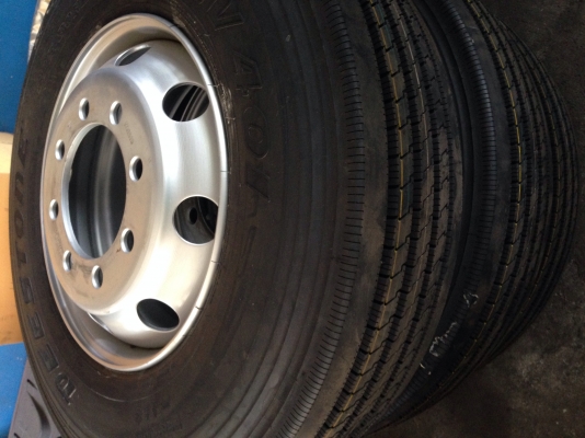 ขายยางใส่บัส บรรทุก ดีสโตน 295/80 22.5 7,400บาท 11r 22.5 6,600บาท ขายยางใส่บัส บรรทุก ดีสโตน 295/80 22.5 7,400บาท 11r 22.5 6,600บาท