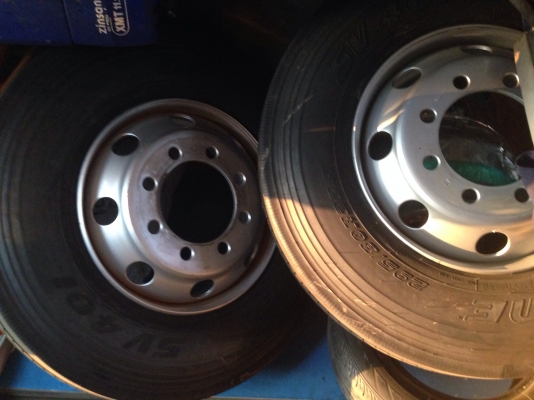 ขายยางใส่บัส บรรทุก ดีสโตน 295/80 22.5 7,400บาท 11r 22.5 6,600บาท ขายยางใส่บัส บรรทุก ดีสโตน 295/80 22.5 7,400บาท 11r 22.5 6,600บาท