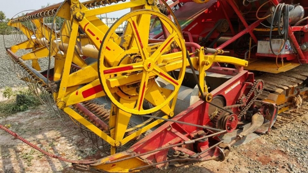 ขายรถเกี่ยวข้าว เกษตรพัฒนา เจ้าช้างไวไฟตัวเดิน12ปั๊ม23 เครื่องมิตซู240แรง สภาพพร้อมลุยงานเดิมสวย