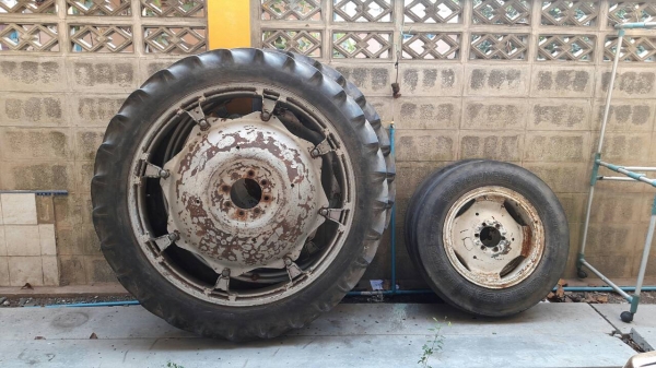 ขาย กะทะ+ยาง เก่านอกแท้ๆ สำหรับทำรุ่นหรือฉีดยา  ของรถไถฟอด