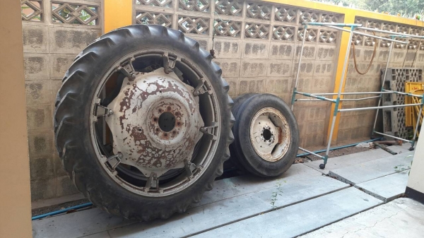 ขาย กะทะ+ยาง เก่านอกแท้ๆ สำหรับทำรุ่นหรือฉีดยา  ของรถไถฟอด