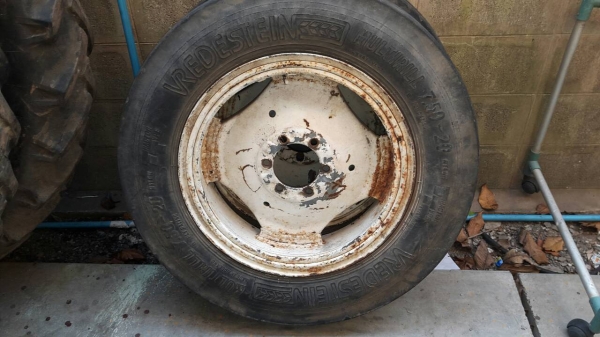 ขาย กะทะ+ยาง เก่านอกแท้ๆ สำหรับทำรุ่นหรือฉีดยา  ของรถไถฟอด