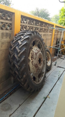 ขาย กะทะ+ยาง เก่านอกแท้ๆ สำหรับทำรุ่นหรือฉีดยา  ของรถไถฟอด