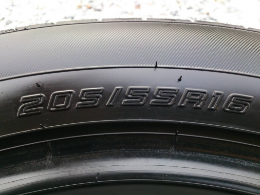 ขายยาง DUNLOP  205/55R16 ยางสัปดาห์ที่02ปี15 ดอกยางสดหนาเท่ากันไม่แตกลายไม่ร้าวไม่กินข้างไม่มีปะ สวยๆ  จำนวน 1 ชุด