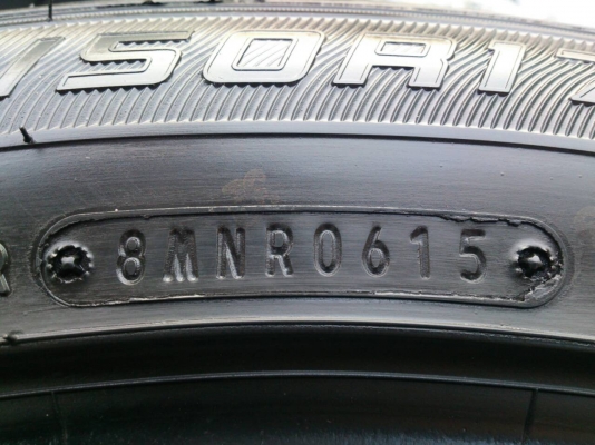 ขายยาง  DUNLOP LM704  225/50R17 ยางสัปดาห์ที่06ปี15  ดอกยางหนาสดนิ่มเท่ากันไม่แตกลายไม่ร้าวไม่มีปะสวยๆ จำนวน 1 ชุด