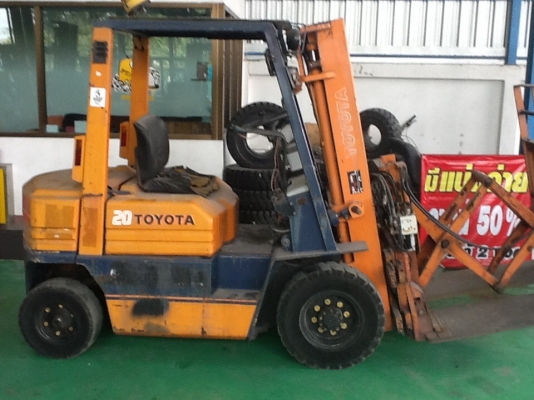 ขายรถโฟลค์ลิฟท์มีอุปกรณ์พิเศษโหลดตู้สินค้า