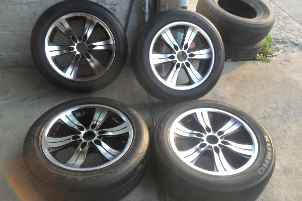 ล้อแม็ก17นิ้ว6รู พร้อมยาง สวยๆ 4 ล้อ ราคา 7900 บาท