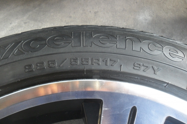 ล้อแม็ก17นิ้ว6รู พร้อมยาง สวยๆ 4 ล้อ ราคา 7900 บาท