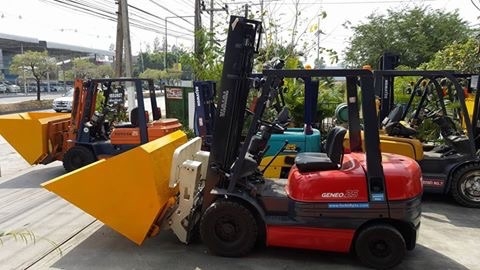 แหล่งรวมรถโฟลค์ลิฟท์มีงาเทอิ้งค์ฟอร์คงากระดกได้เทได้ภาคตะวันออกสำหรับตักยางก้อนขี้ยางยางถ้วยและยางพารา