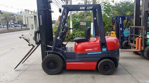 แหล่งรวมรถโฟลค์ลิฟท์มีงาเทอิ้งค์ฟอร์คงากระดกได้เทได้ภาคตะวันออกสำหรับตักยางก้อนขี้ยางยางถ้วยและยางพารา