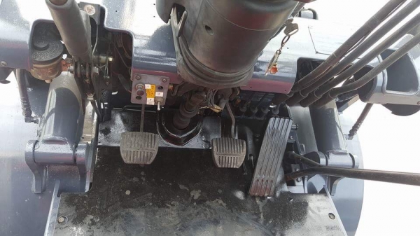 แหล่งรวมรถโฟลค์ลิฟท์มีงาเทอิ้งค์ฟอร์คงากระดกได้เทได้ภาคตะวันออกสำหรับตักยางก้อนขี้ยางยางถ้วยและยางพารา