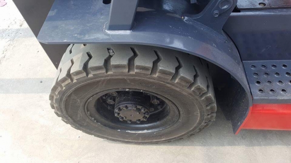 แหล่งรวมรถโฟลค์ลิฟท์มีงาเทอิ้งค์ฟอร์คงากระดกได้เทได้ภาคตะวันออกสำหรับตักยางก้อนขี้ยางยางถ้วยและยางพารา