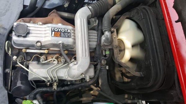 แหล่งรวมรถโฟลค์ลิฟท์มีงาเทอิ้งค์ฟอร์คงากระดกได้เทได้ภาคตะวันออกสำหรับตักยางก้อนขี้ยางยางถ้วยและยางพารา