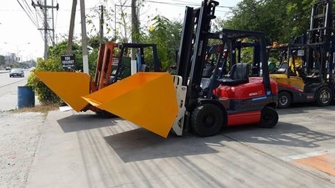 แหล่งรวมรถโฟลค์ลิฟท์มีงาเทอิ้งค์ฟอร์คงากระดกได้เทได้ภาคตะวันออกสำหรับตักยางก้อนขี้ยางยางถ้วยและยางพารา