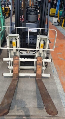 แหล่งรวมรถโฟลค์ลิฟท์มีงาเทอิ้งค์ฟอร์คงากระดกได้เทได้ภาคตะวันออกสำหรับตักยางก้อนขี้ยางยางถ้วยและยางพารา